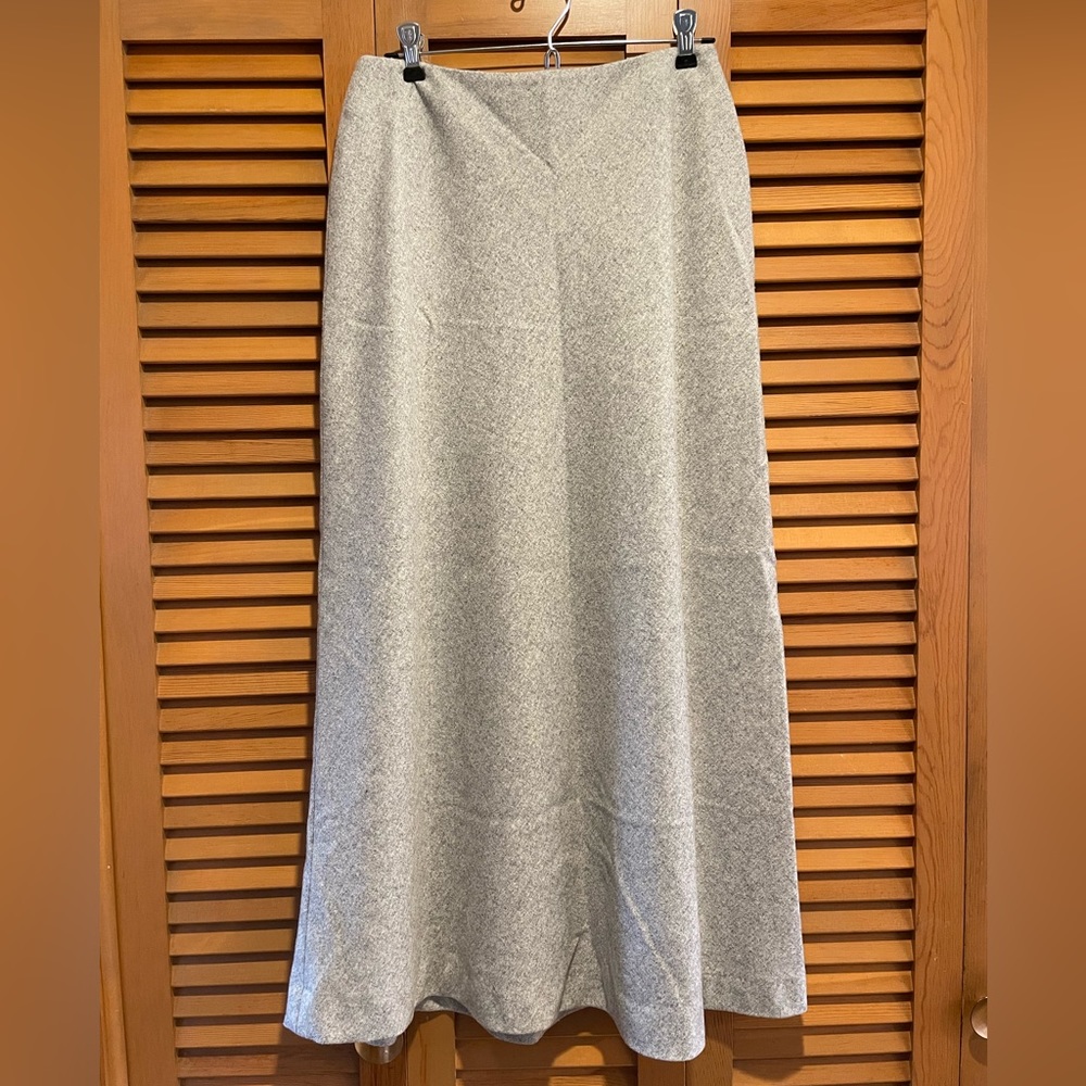 Lauren Ralph Lauren light grey skirt, size 6